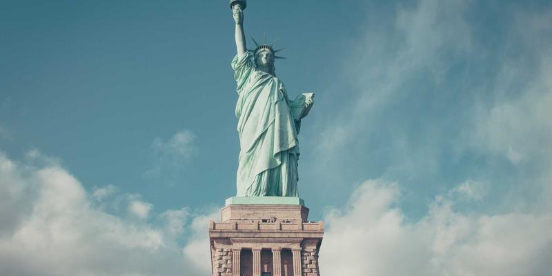 HZKEDU解析：企业培训与学历提升机构如何构建OMO混合式学习模式，提升教学效果与学员粘性