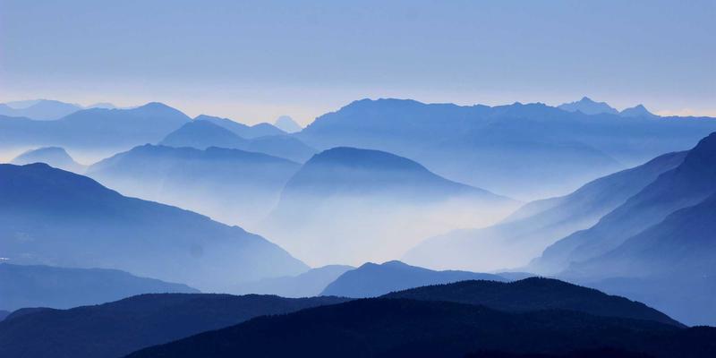 在职硕士学历提升新路径：HZKEDU如何助力职场人实现跃迁
